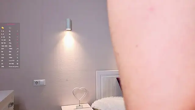 Snapshot of LoraLynn chatting on 02.18.26 LoraLynn online show from 02.18.26