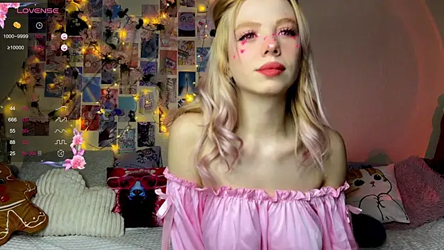 Snapshot of Akari-moon chatting on 02.14.26 Akari-moon online show from 02.14.26