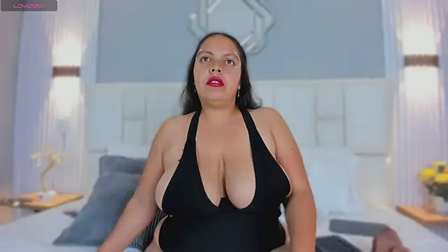 KataThonpson online show from 03.10.26