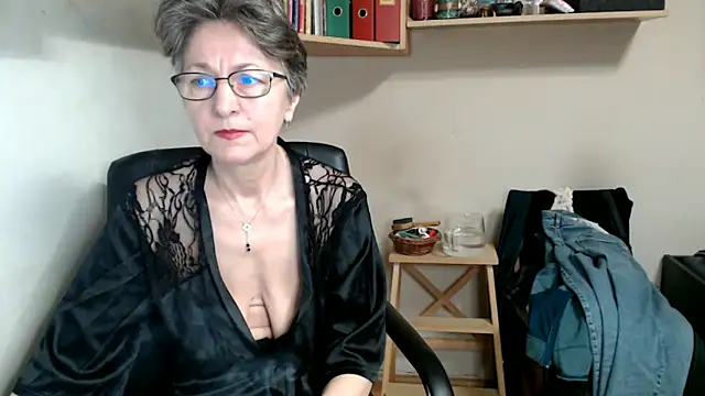 katemodel online show from 12.04.25