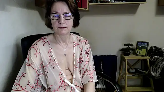 Snapshot of katemodel chatting on 06.21.26 katemodel online show from 06.21.26