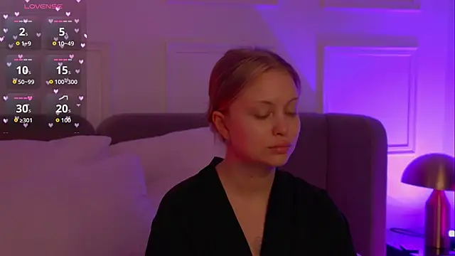 MollyHilton online show from 04.12.26