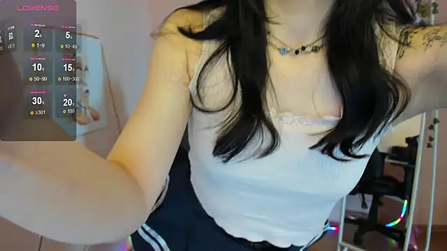 Snapshot of AliceeinWonderlanddd chatting on 05.27.26 AliceeinWonderlanddd online show from 05.27.26