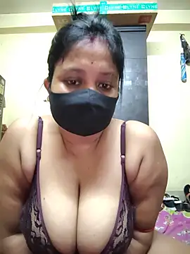 Snapshot of Curvy_Trisha chatting on 06.18.26 Curvy Trisha online show from 06.18.26
