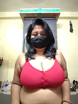 Snapshot of Curvy_Trisha chatting on 06.19.26 Curvy Trisha online show from 06.19.26