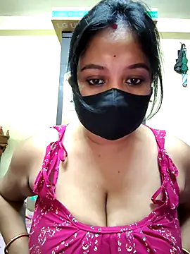 Snapshot of Curvy_Trisha chatting on 07.05.26 Curvy Trisha online show from 07.05.26