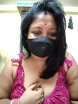Snapshot of Curvy_Trisha chatting on 07.15.26 Curvy Trisha online show from 07.15.26