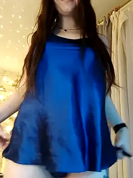 Snapshot of _strawberry_moon_ chatting on 02.01.26 strawberry moon online show from 02.01.26