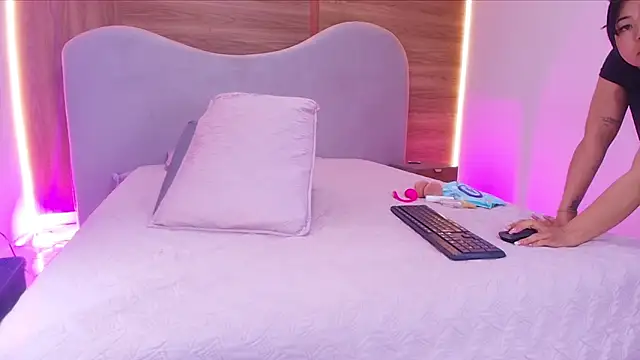 shaina adams online show from 02.28.26