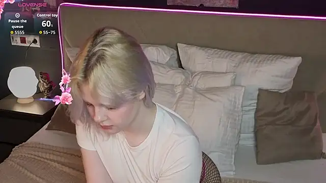 MollySoftGlow online show from 03.30.26