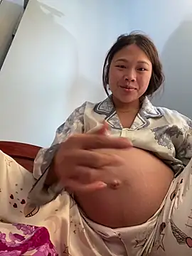 Snapshot of Emxinhka1 chatting on 04.11.26 Emxinhka1 online show from 04.11.26