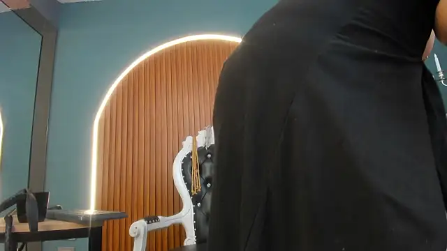 Snapshot of barbara_leython chatting on 02.14.26 barbara leython online show from 02.14.26