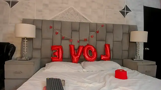 Snapshot of ZoehPeterr_ chatting on 02.15.26 ZoehPeterr online show from 02.15.26