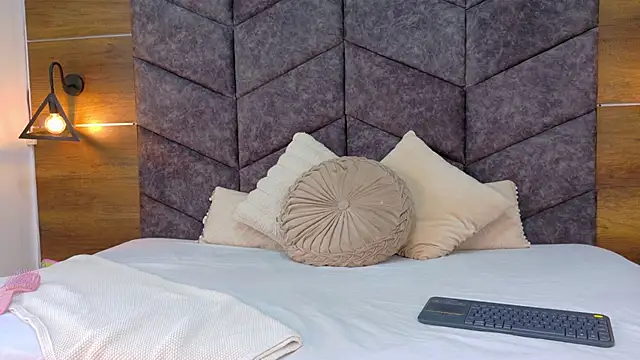 Snapshot of AnnieRouse__ chatting on 03.01.26 AnnieRouse online show from 03.01.26