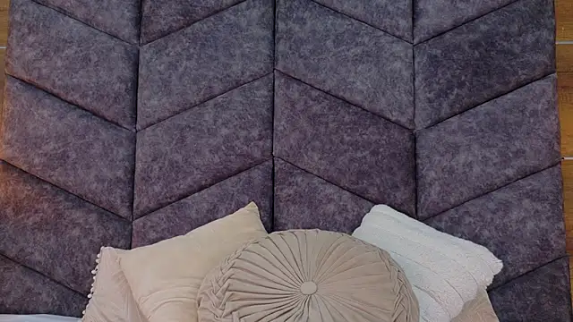 AnnieRouse   online show from 04.01.26