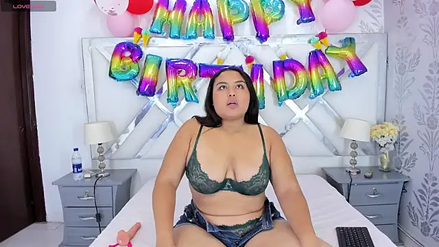 Snapshot of yaragarcia chatting on 02.18.26 yaragarcia online show from 02.18.26