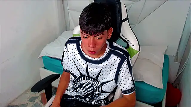 Liarr  online show from 04.17.26