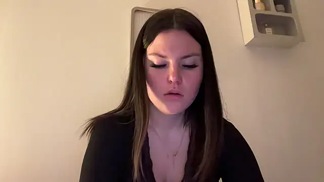 Snapshot of kiaraaaa75 chatting on 02.01.26 kiaraaaa75 online show from 02.01.26