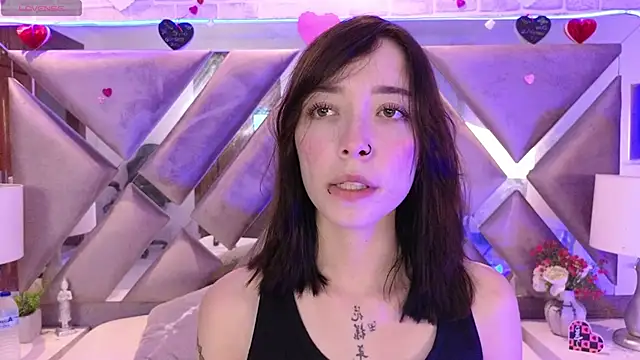 Snapshot of HarperrWest chatting on 02.27.26 HarperrWest online show from 02.27.26