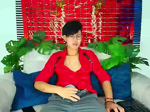 Snapshot of ThiiagoSaeenz chatting on 02.25.26 ThiiagoSaeenz online show from 02.25.26