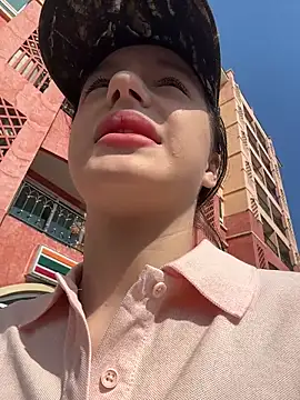 MiaTee online show from 03.17.26