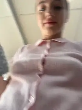 MiaTee online show from 04.05.26