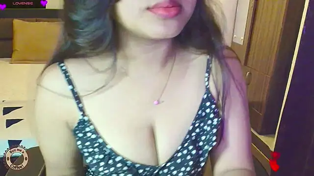 Snapshot of Yara-143 chatting on 06.28.26 Yara-143 online show from 06.28.26