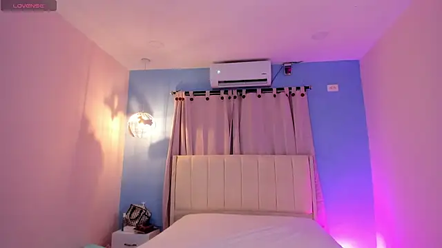 Snapshot of LOU_22_ chatting on 03.04.26 LOU 22 online show from 03.04.26