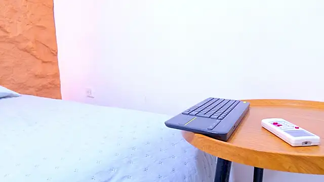 Nahomi Williams  online show from 03.31.26