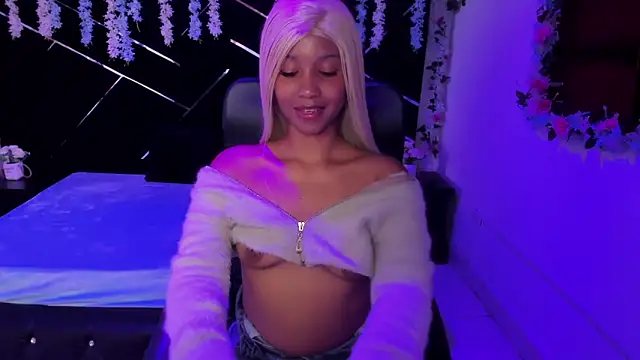 Snapshot of Lunaa_Brunettee chatting on 02.19.26 Lunaa Brunettee online show from 02.19.26