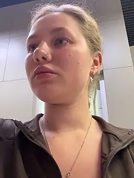 Snapshot of AsynaYuuki chatting on 02.22.26 AsynaYuuki online show from 02.22.26