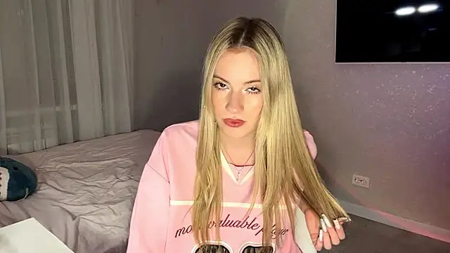 Between Eeys online show from 02.02.26