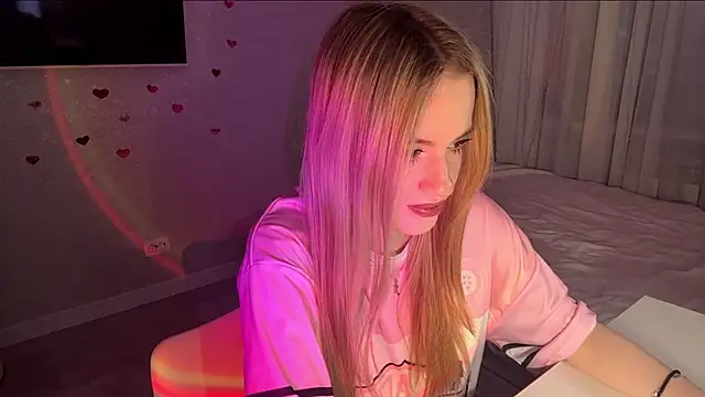 Between Eeys online show from 02.25.26