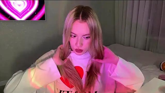 Between Eeys online show from 03.12.26