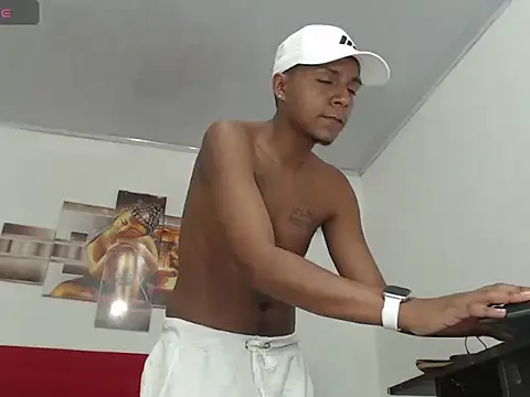 Snapshot of hotboyluxe chatting on 02.11.26 hotboyluxe online show from 02.11.26