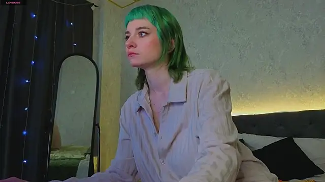 Scarle Whisper online show from 04.05.26