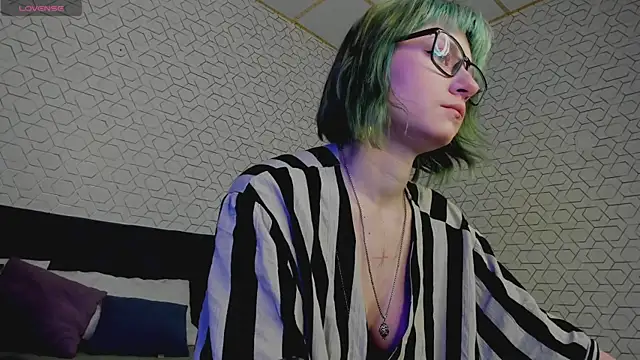 Scarle Whisper online show from 05.12.26