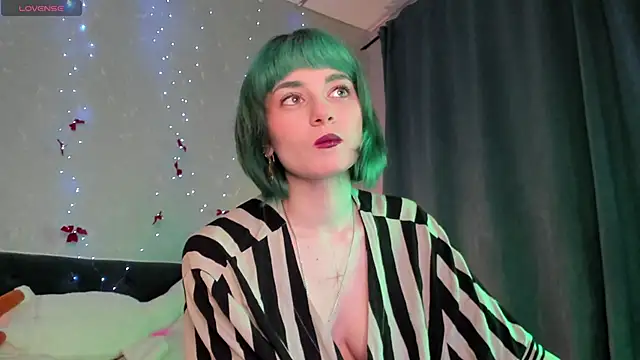 Scarle Whisper online show from 05.20.26