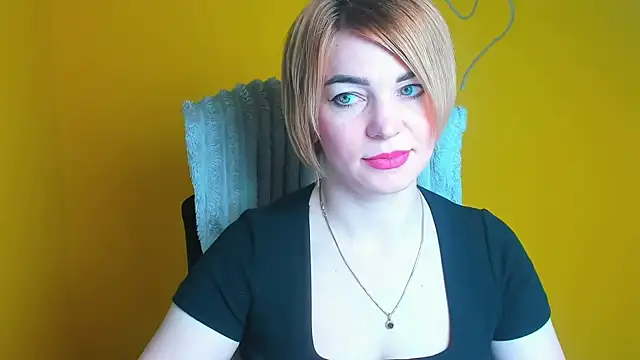 CuttieEmma online show from 04.12.26