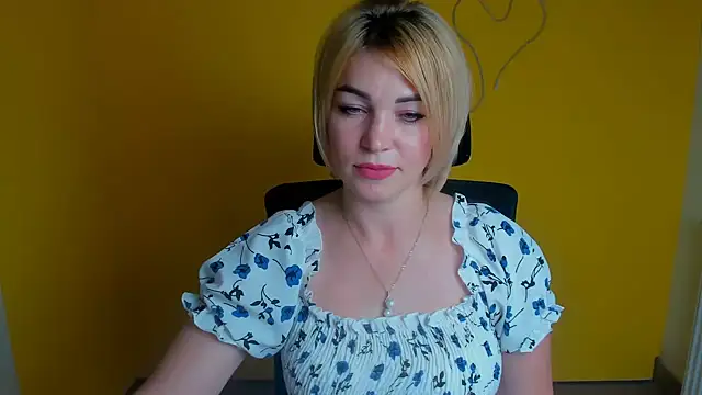 CuttieEmma online show from 08.03.26