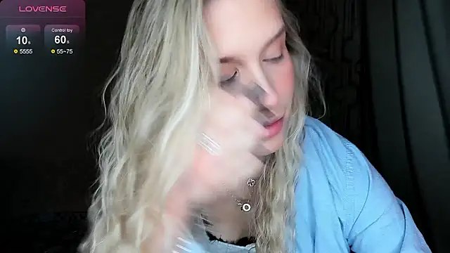 Elysia kiss online show from 02.04.26