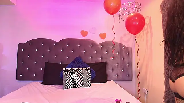 Snapshot of Lara_pons chatting on 02.19.26 Lara pons online show from 02.19.26