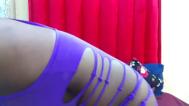 Snapshot of Lavendaxxx chatting on 05.20.26 Lavendaxxx online show from 05.20.26