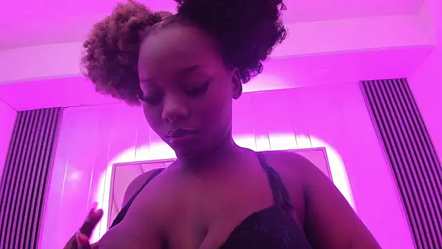 Snapshot of Sotf_Charlotte chatting on 02.03.26 Sotf Charlotte online show from 02.03.26