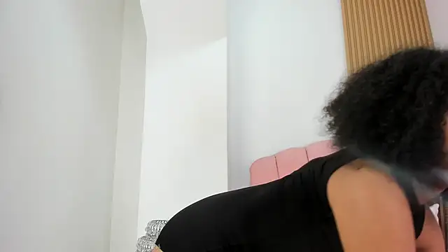 Snapshot of lara_spaark chatting on 02.24.26 lara spaark online show from 02.24.26