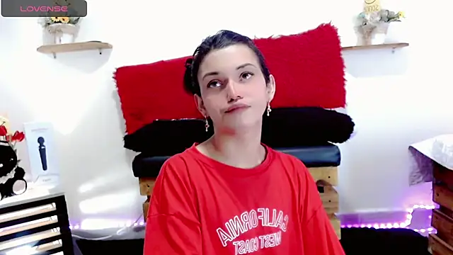 Snapshot of NathalialLooes chatting on 02.15.26 NathalialLooes online show from 02.15.26