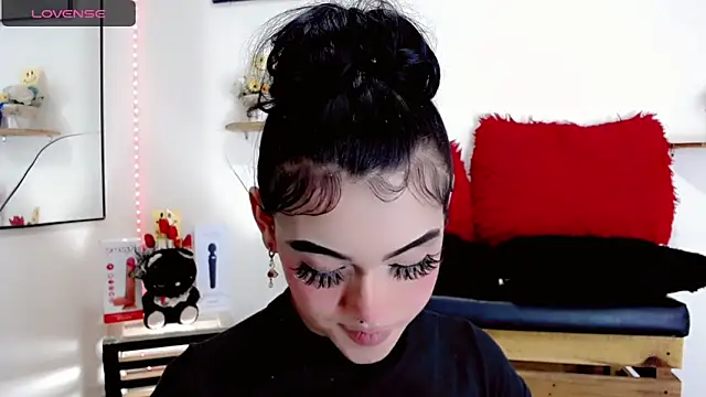 Snapshot of NathalialLooes chatting on 02.19.26 NathalialLooes online show from 02.19.26