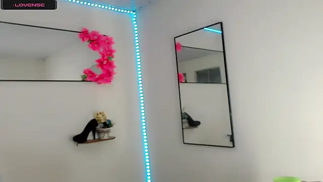 NathalialLooes online show from 04.17.26