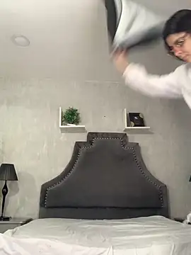 KarelyMitchel online show from 04.13.26