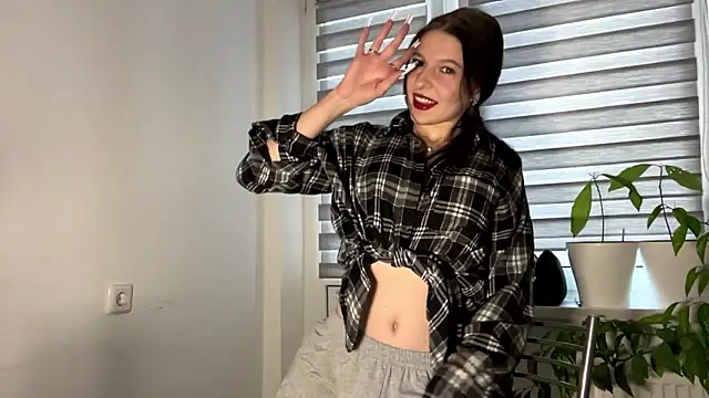 Snapshot of Sarahsolara chatting on 02.18.26 Sarahsolara online show from 02.18.26